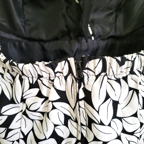 Black and white cocktail dress. Halter top with crinoline underneath. Size small - Picture 8 of 8